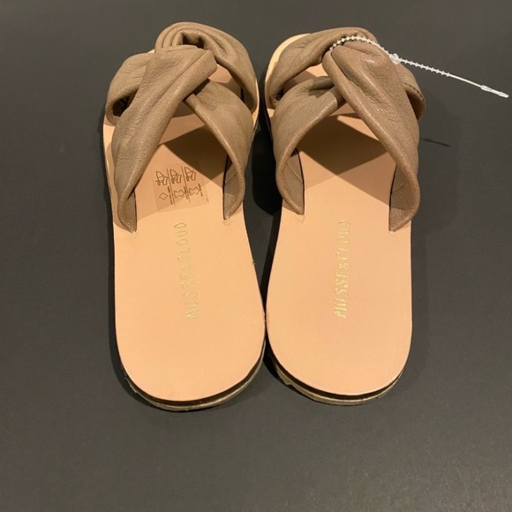 ModCloth Musse & Cloud Women Twist Taupe Butter Soft Leather Slides Sandals New - Picture 7 of 8